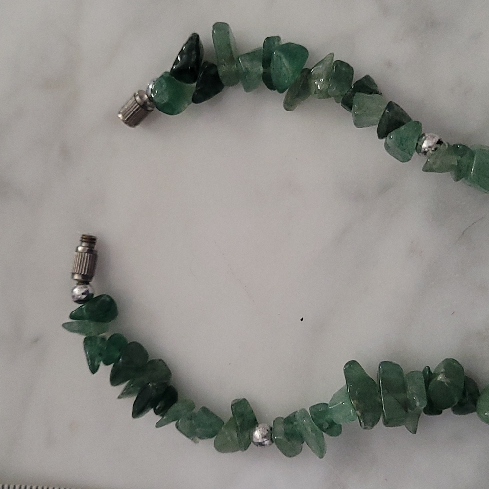 Beautiful jade drop necklace in excellent condition! About 10 inches long - Picture 4 of 4
